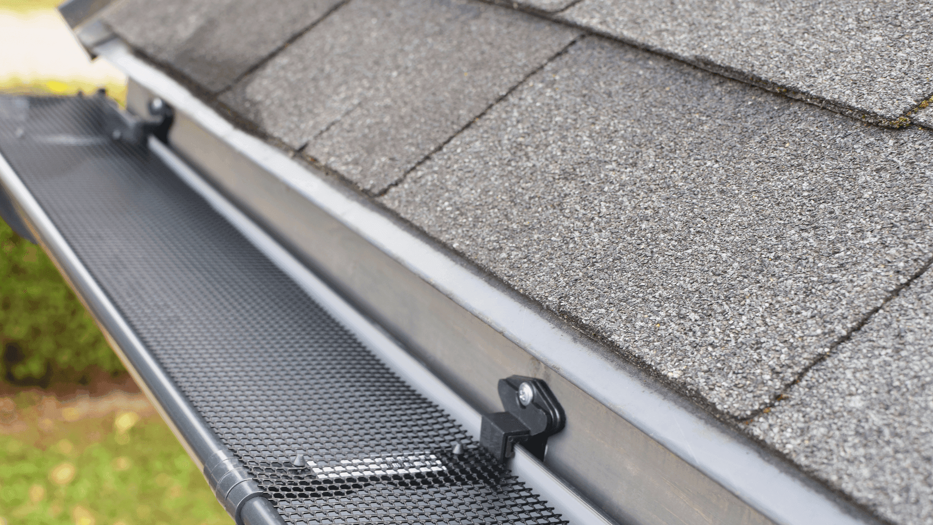 Clean gutters after professional service. Window Cleaning in Edmond, OK; Window Cleaners Edmond, OK; Window Cleaning Nichols Hills, OK; Window Cleaners in Nichols Hills, OK; Window Cleaning Norman, OK; Window Cleaners Norman OK; Window Cleaning Oklahoma City, OK; Window Cleaning OKC; Window Cleaners OKC; Window Screen Cleaning OKC; Window Track Cleaning OKC